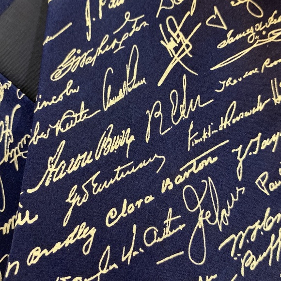 NWT Museum Artifacts All Silk Necktie “John Hancock” - Signed - Rare! - Picture 5 of 5